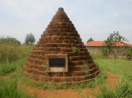 bakers-and-king-kabalega-monument-near-masindi-1872-in-uganda-copyright-rupi-mangat-800x600-1